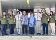 Wali Kota  Dewayani SpA bersama Ketua Dekranasda H Kusma Erizal Ginting SH melepas keberangkatan dua pelajar untuk mengikuti Seleksi Pasukan Pengibar Bendera Pusaka  Tingkat Provinsi Sumatera Utara