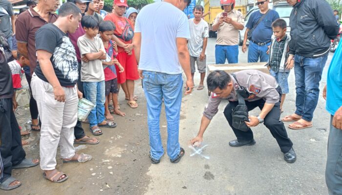 Pengemudi Sepeda Motor Tewas Akibat Terlindas Truk