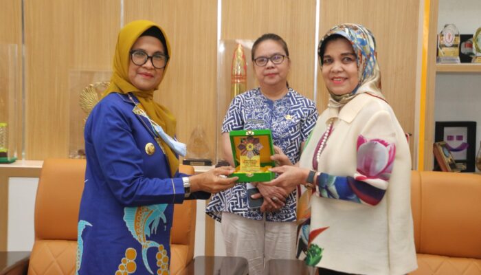 Wali Kota Pematangsiantar menandatangani kesepakatan dengan Universitas Pembangunan Panca Budi dan Universitas Murni Teguh