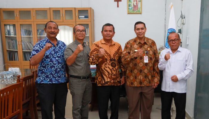 Pjs. Wali Kota Pematangsiantar  Matheos Tan  Silaturahmi di Kantor Pusat GKPI