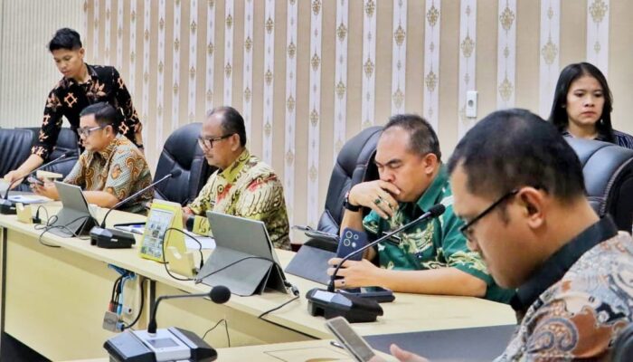 Plt Bupati Simalungun Hadiri Pertemuan Forkopimda Sumut Dengan Tim Desk Koordinasi Pilkada Serentak Dari Kemenko Polkam RI Secara Virtual