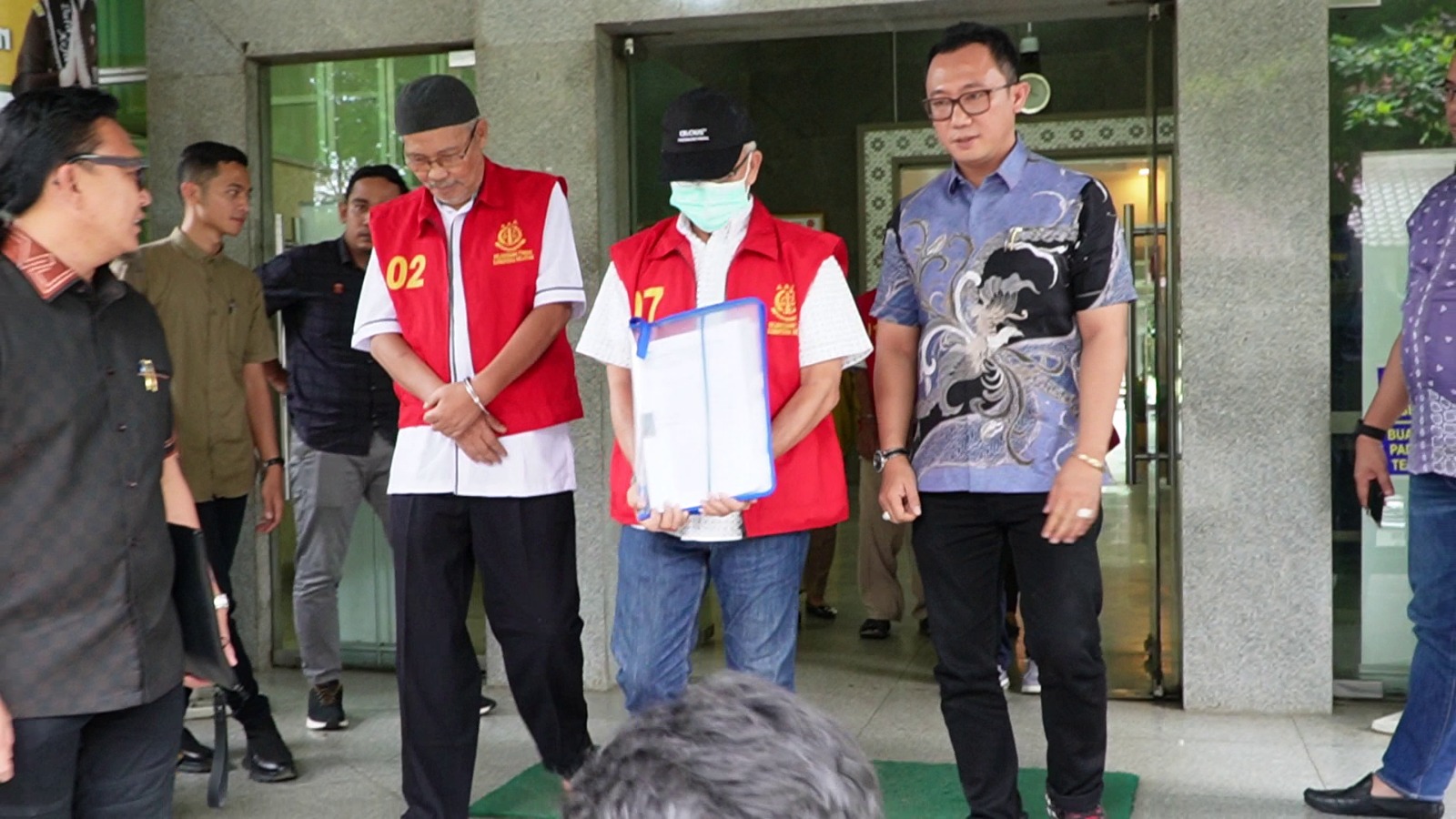 Tersangka Kasus Korupsi Penjualan Aset Yayasan Batanghari Sembilan Diserahkan ke Kejaksaan Negeri Palembang