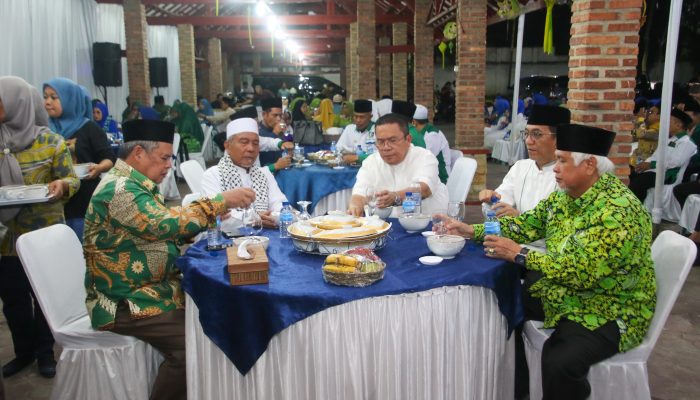 Wali Kota Pematangsiantar Wesly Silalahi  Gelar  Buka Puasa Bersama Perwakilan Organisasi Islam di Kota Pematangsiantar