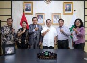 Wali Kota Pematangsiantar Wesly Silalahi SH MKn Menerima audiensi Sekretaris Jenderal  Gereja Pentakosta di Indonesia