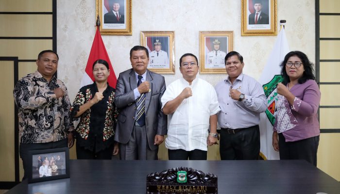 Wali Kota Pematangsiantar Wesly Silalahi SH MKn Menerima audiensi Sekretaris Jenderal  Gereja Pentakosta di Indonesia