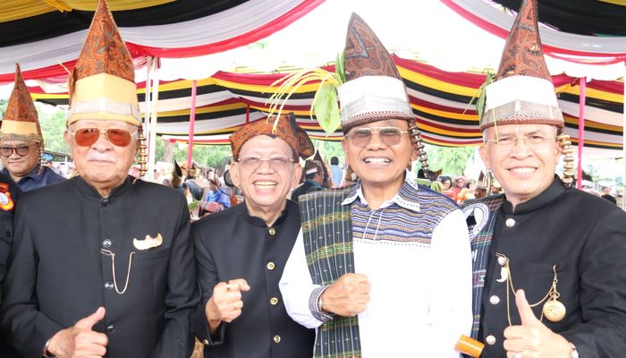 Bupati Simalungun dan Ketua TP PKK Hadiri Peresmian Monumen Raja Sang Naualuh Damanik