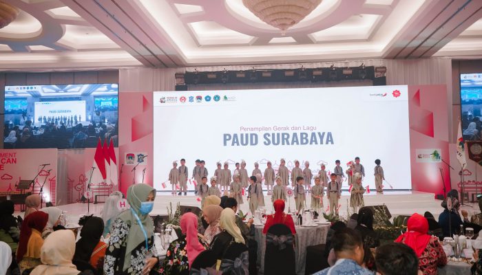 Hadiri Ladies Program di Surabaya, Ketua TP PKK Kota Pematangsiantar Ny Liswati Wesly Silalahi Bersama Ketua TP PKK kota se-Indonesia 