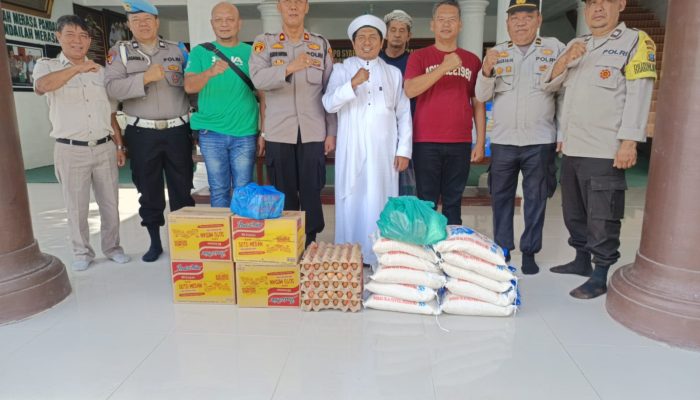 Jelang Idul Adha 1446 H Polsek Tanah Jawa Berikan Bantuan Kurban dan Sembako