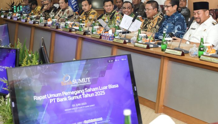 Wali Kota Pematangsiantar Wesly Silalahi  Rapat Umum Pemegang Saham Luar Biasa PT Bank Sumut 