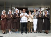 Wali Kota Pematangsiantar Wesly Silalahi didampingi Ketua TP PKK Ny Liswati Wesly Silalahi saat menerima Panitia Jubileum 100 Tahun KSFL 