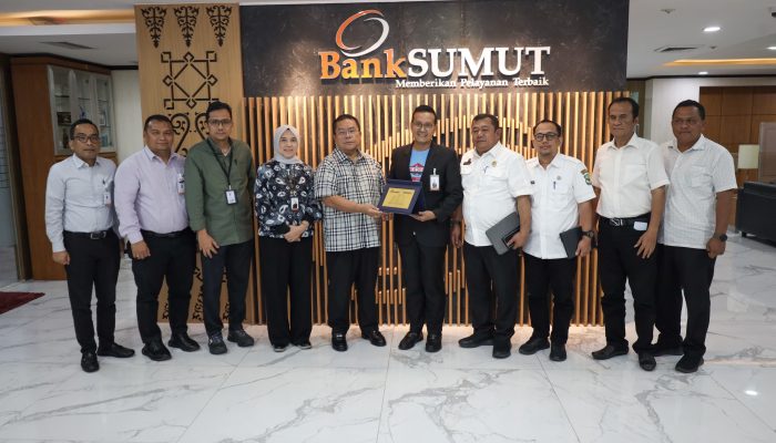 Wali Kota Pematangsiantar Wesly Silalahi  Sambangi Kantor  PT Bank Sumut