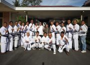 Wali Kota Pematangsiantar Wesly Silalahi Melepas  Puluhan Pelatih Dojo  Perguruan Karate do Tako Indonesia Pematangsiantar di Parapat 