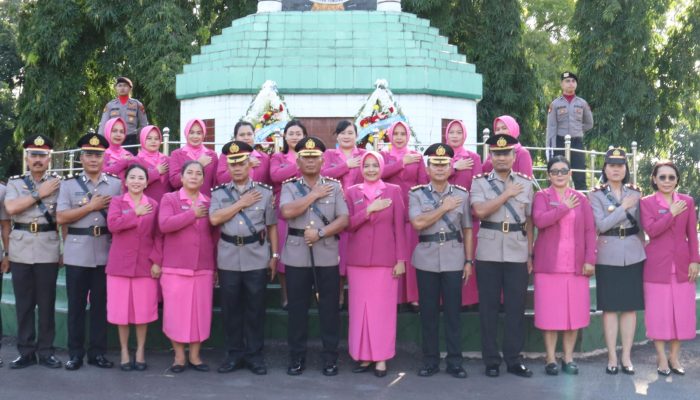 Bersama Kapolres, Ibu Bhayangkari Simalungun Ikuti Ziarah Penuh Makna di TMP Nagur