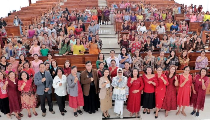 Ketua TP PKK Kabupaten Simalungun, Ny. Darmawati Anton Achmad Saragih: Inang GKPS Distrik II diharapkan bisa Menjadi Agen ke Arah Positif 