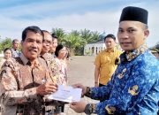 30 ASN Purna Bhakti Terima Tali Asih dari Pemkab Simalungun, Wabup Benny: “Terima Kasih atas Pengabdian Berintegritas dan Penuh Keteladanan”