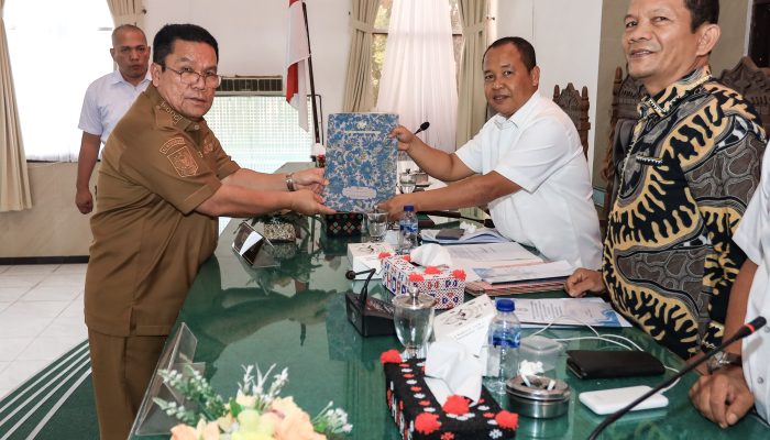 Wali Kota Wesly Silalahi Hadiri Penutupan Rapat Paripurna DPRD Kota Pematangsiantar Terkait Pertanggungjawaban Pelaksanaan APBD TA 2024