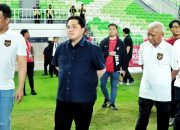 Bupati Simalungun Saksikan Pertandingan Perdana Timnas U-17 vs Tajikistan di Stadion Utama Sumut