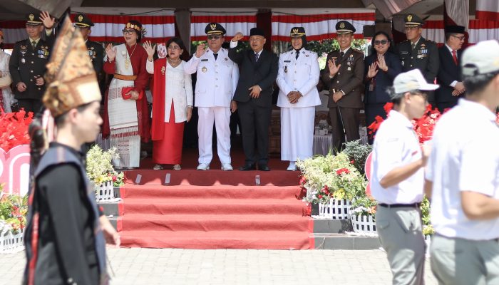 Wali Kota Pematangsiantar Lepas Karnaval Gempita Kemerdekaan HUT ke-80 RI di Lapangan Adam Malik