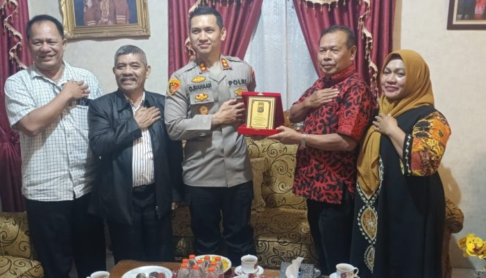 Kapolres Dairi Silaturahmi ke Kediaman Tokoh Masyarakat, Perkuat Sinergi untuk Dairi Kondusif