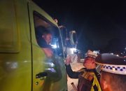 Satlantas Polres Simalungun Tekan Angka Kecelakaan, Bagikan Kopi Botol untuk Jaga Kewaspadaan Pengemudi