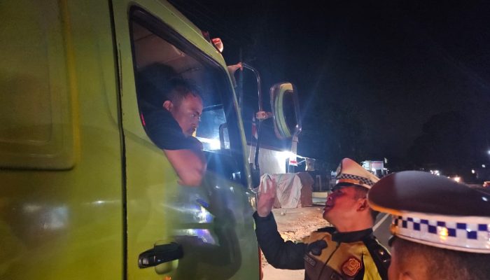 Satlantas Polres Simalungun Tekan Angka Kecelakaan, Bagikan Kopi Botol untuk Jaga Kewaspadaan Pengemudi