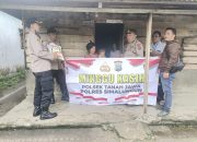 Polsek Tanah Jawa Hadirkan Kepedulian Sosial, Warga Kurang Mampu Terima Bantuan Sembako