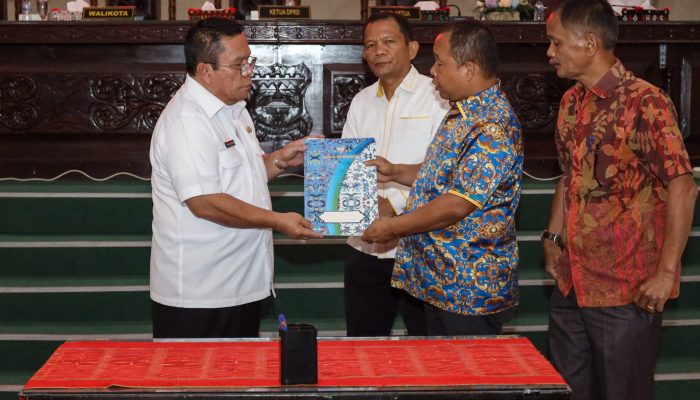 Wali Kota Wesly Silalahi Sampaikan Pendapat Akhir P-APBD 2025 di Rapat Paripurna DPRD Pematangsiantar