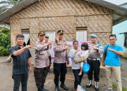 Kapolsek Tanah Jawa Salurkan Sembako untuk Warga Kurang Mampu