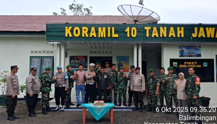 Sinergitas Tanpa Batas: Polsek Tanah Jawa Beri Kejutan Ulang Tahun ke Koramil di Momen HUT TNI ke-80