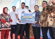 Wali Kota Pematangsiantar Terima Kartu BPJS Ketenagakerjaan bagi Pekerja Rentan dari Gubsu