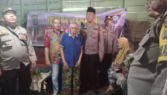 Polsek Tanah Jawa Tebar Kebaikan, Salurkan Sembako ke Warga Miskin Ekstrem