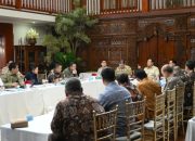 Wapres Dampingi Presiden Prabowo Bahas Kebijakan Ekonomi dan Stabilitas Keuangan Nasional