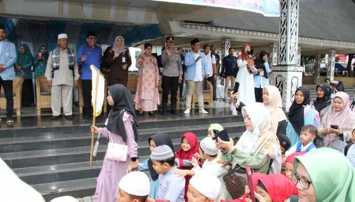 Ny Liswati Silalahi Lepas Pawai Ta’aruf FASI XIII Pematangsiantar