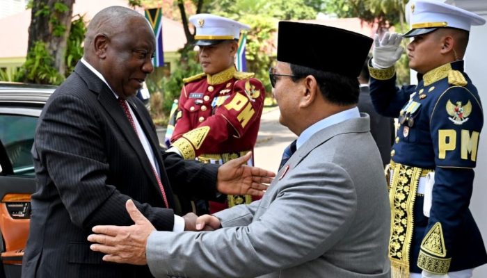 Presiden Prabowo Sambut Hangat Presiden Ramaphosa di Istana Merdeka