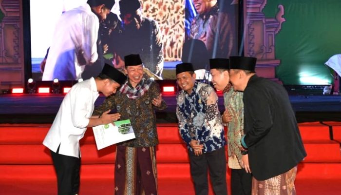 Wapres Gibran Umumkan Pembentukan Ditjen Pesantren di Acara Alumni Buntet