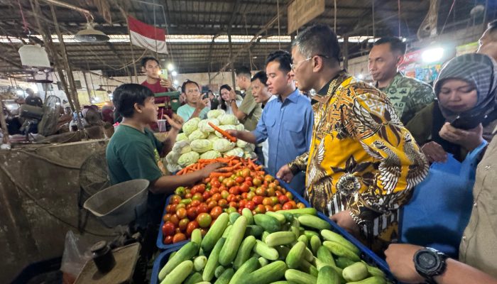 Wapres Gibran Tinjau Pasar Jagasatru, Pastikan Harga dan Pasokan Pangan