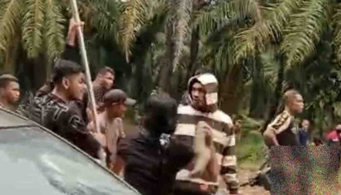 Bentrokan Warga dan Petugas Keamanan Terjadi di Eks Kebun PT Salim Ivomas Balai Jaya Rohil