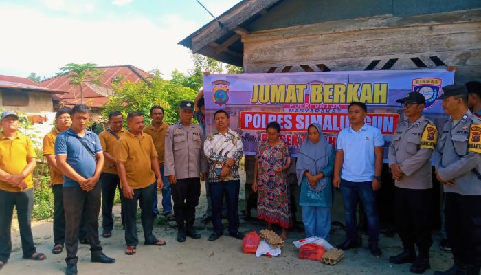 Polsek Tanah Jawa Gelar Jumat Berkah di Huta II Ujung Ban