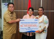 Wali Kota Pematangsiantar Serahkan KUR untuk UMKM di Puncak BIK 2025