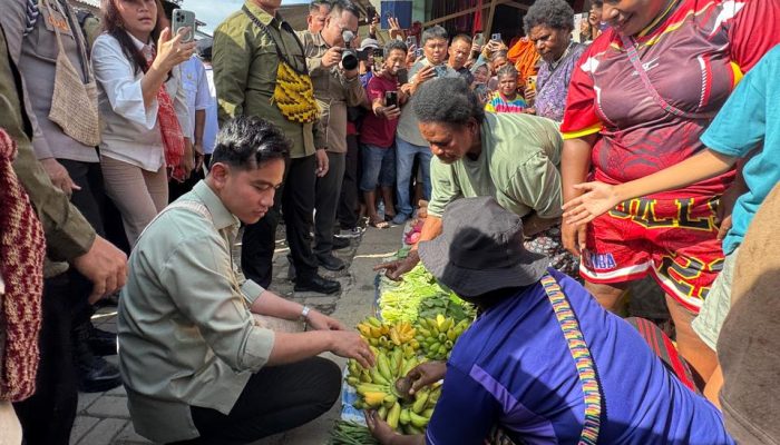 Wapres Gibran Tinjau Pasar Wosi Manokwari