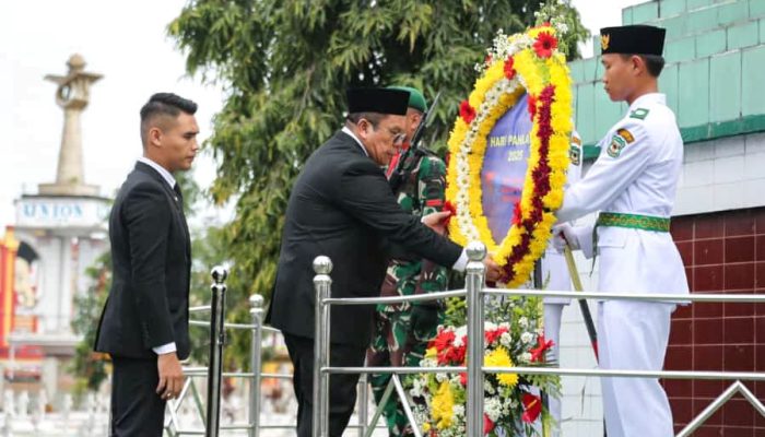 Wali Kota Wesly Silalahi Pimpin Upacara Hari Pahlawan dan Ziarah di TMP Nagur