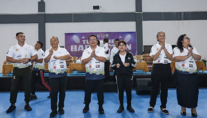 Wali Kota Wesly Buka Turnamen Badminton KONI Cup Piala Kapolres Siantar 2025