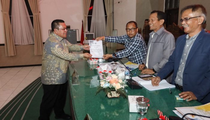 Wali Kota Wesly Sampaikan Nota Jawaban R-APBD 2026 di DPRD Pematangsiantar