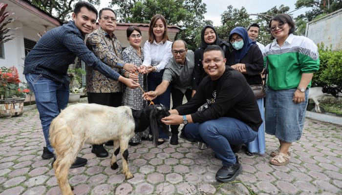 Wali Kota Wesly dan TP PKK Serahkan Hadiah Kambing untuk Juara HKG PKK Sumut
