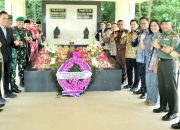 Pemkab Simalungun Terima Simbol Pahlawan Nasional Tuan Rondahaim