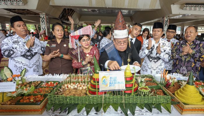 Wali Kota Wesly Pimpin Peringatan Hari Guru Nasional dan HUT ke-80 PGRI 