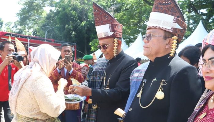 Bupati Simalungun Hadiri Patappei Sihilap TDBP Damanik, Tekankan Pentingnya Merawat Identitas Budaya di Tano Habonaran Do Bona