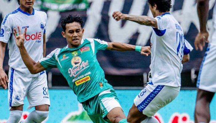 Derbi Jatim Panas! Persebaya Tahan Arema 1-1 di GBT