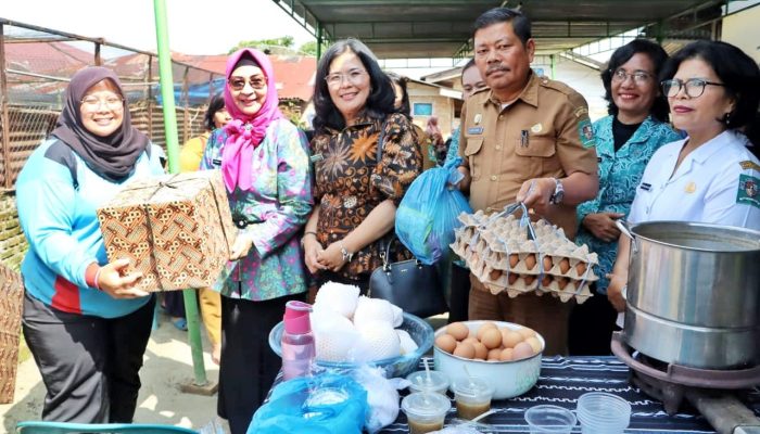 Ny. Darmawati Anton Achmad Saragih Beri Semangat Kepada  Kampung Keluarga Berkualitas
