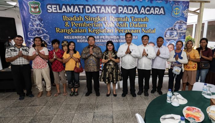 Wali Kota Serahkan Tali Asih Natal dan Gratiskan Tagihan Air Gereja di Pematangsiantar